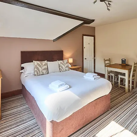 Rylstone Mere Уитби