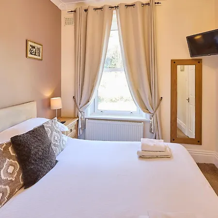 Rylstone Mere Уитби